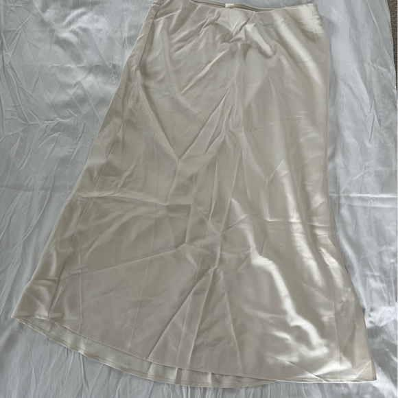 H&M Cream Satin Skirt - Picture 2 of 6